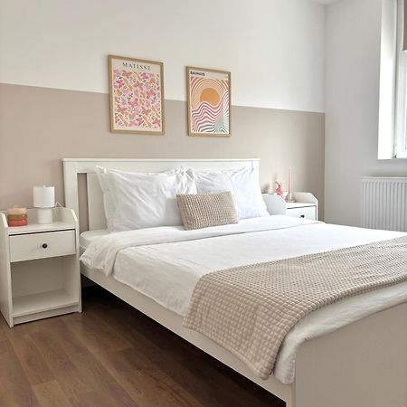 Wanderlust Home Cream, Rasnov Apt For 4, Wifi And Free Parking Exterior foto